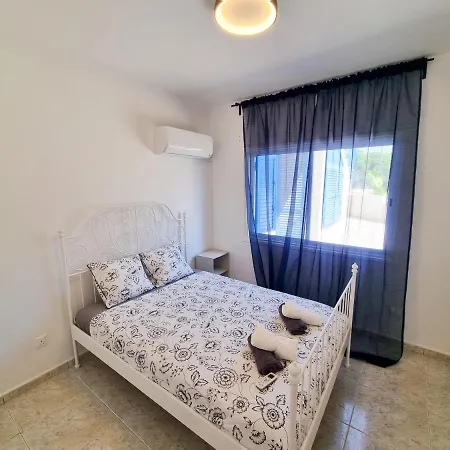 Vibes Beachfront Daire *